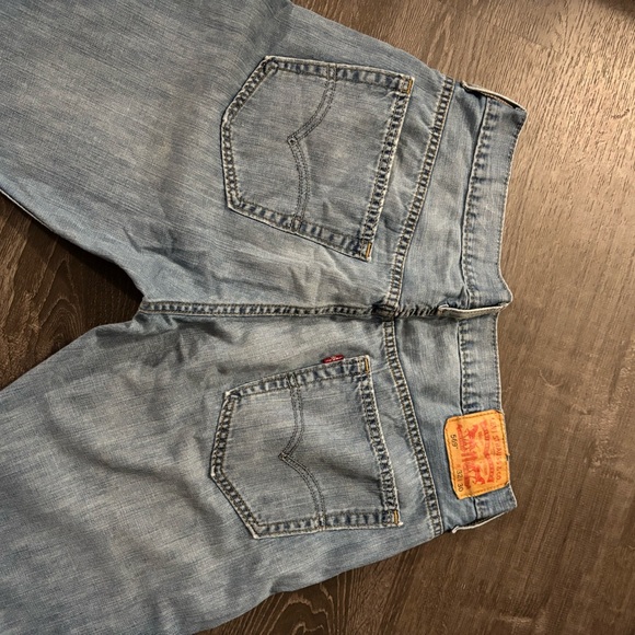 Levi's Relaxed Fit Light Blue Jeans - Picture 4 of 9